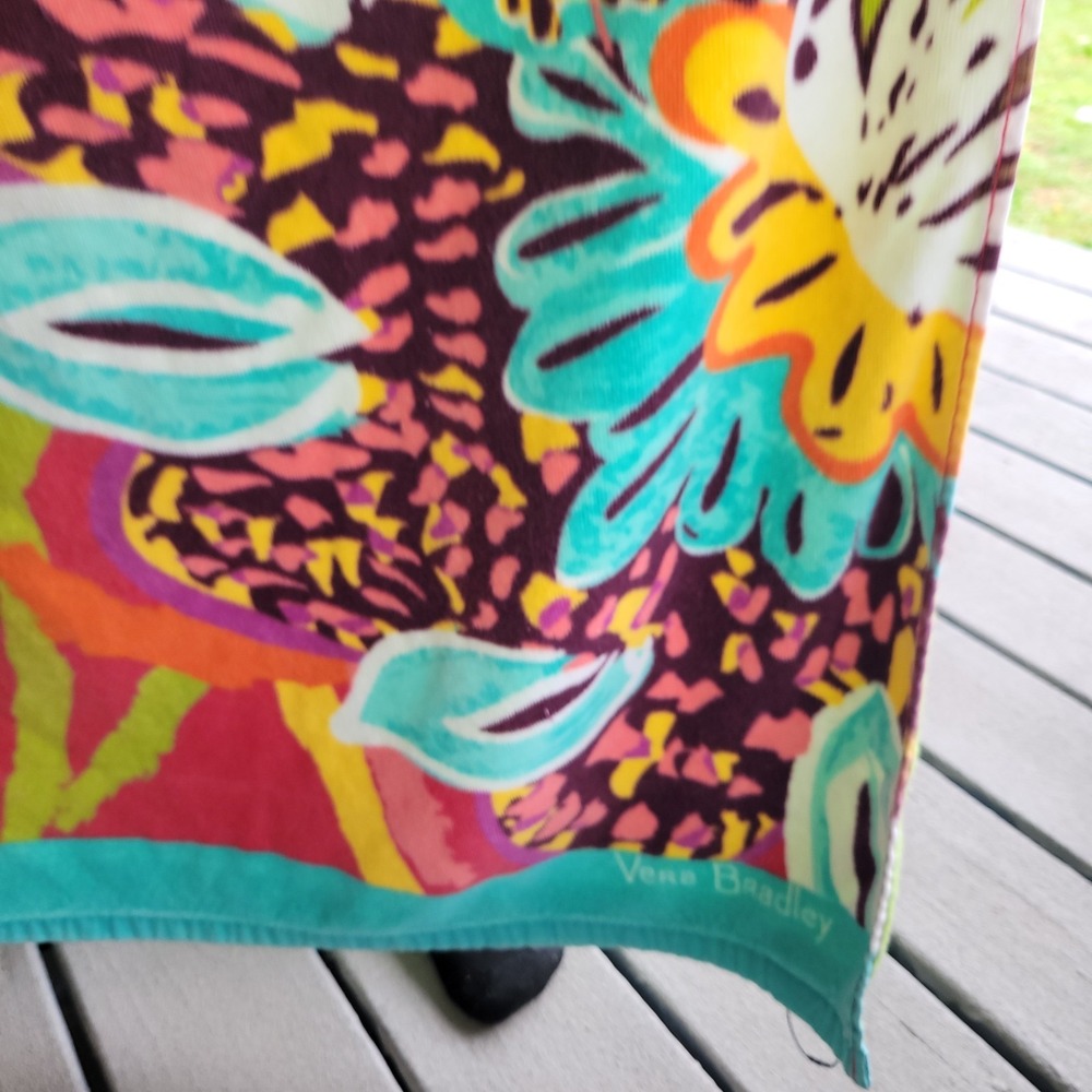 Vera Bradley Beach Towel RUMBA - Picture 5 of 11